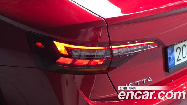 Volkswagen Jetta 2023 — photo 9