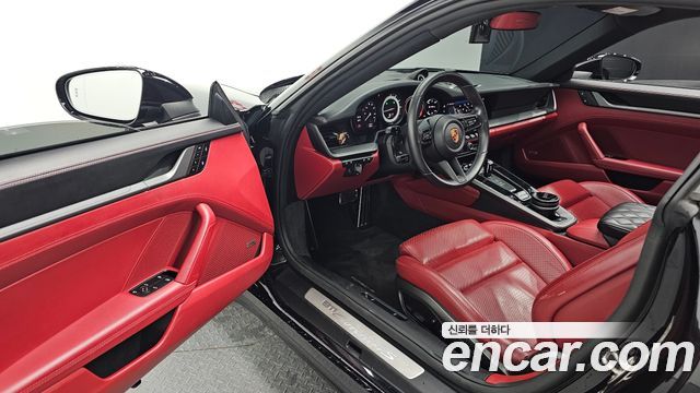 Porsche 911 2022 — photo 17
