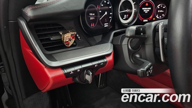 Porsche 911 2022 — photo 25