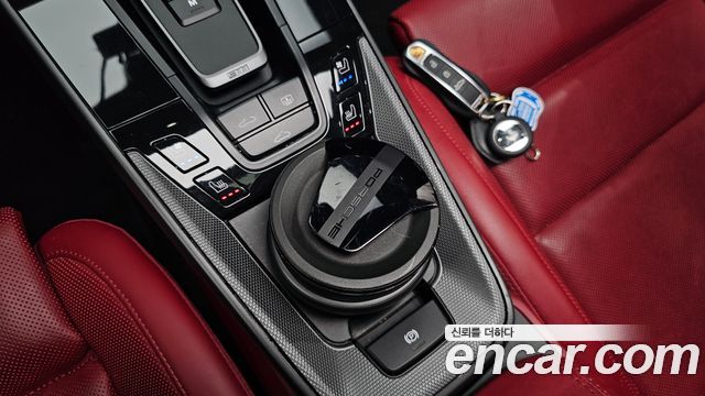 Porsche 911 2022 — photo 27