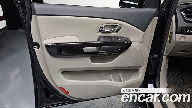 Kia Canival 2019 — photo 14