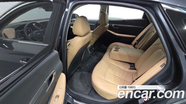 Hyundai Sonata 2022 — photo 17