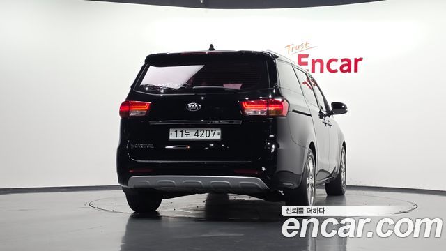 Kia Canival 2016 — photo 4