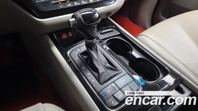 Kia Canival 2016 — photo 9