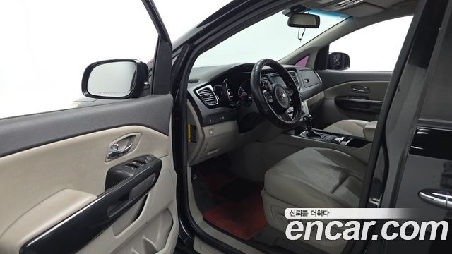 Kia Canival 2016 — photo 10