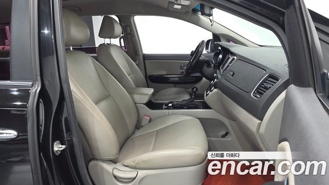 Kia Canival 2016 — photo 11