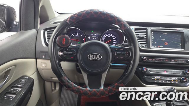Kia Canival 2016 — photo 14