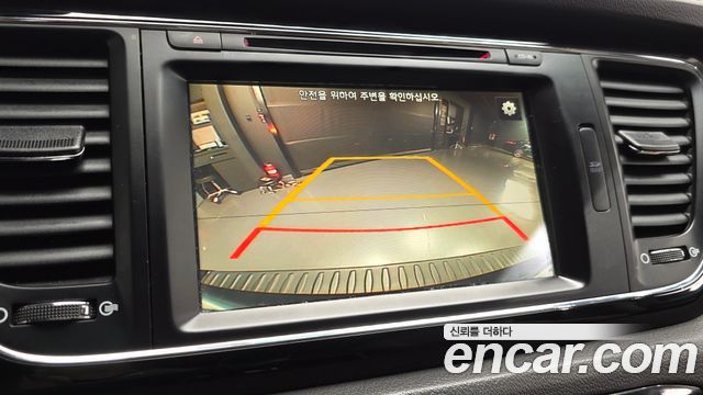 Kia Canival 2016 — photo 16