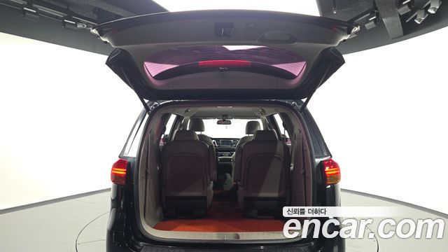 Kia Canival 2016 — photo 20