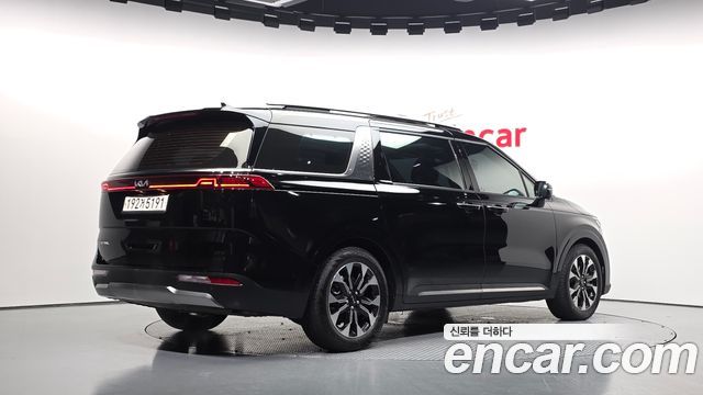 Kia Canival 2023 — photo 2