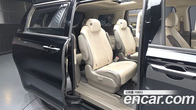 Kia Canival 2023 — photo 17
