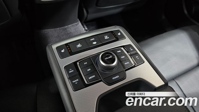 Genesis G80 2017 — photo 19