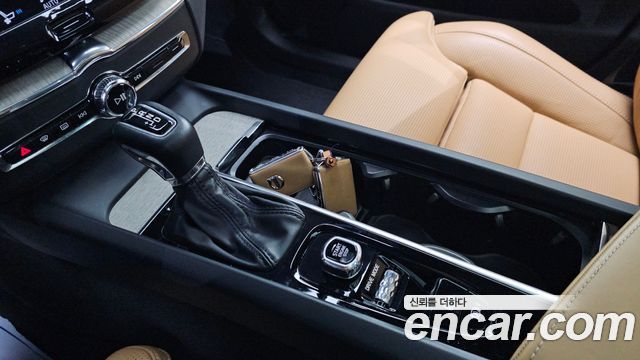 Volvo XC60 2020 — photo 9