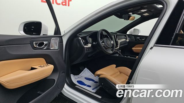 Volvo XC60 2020 — photo 10