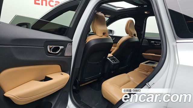 Volvo XC60 2020 — photo 11