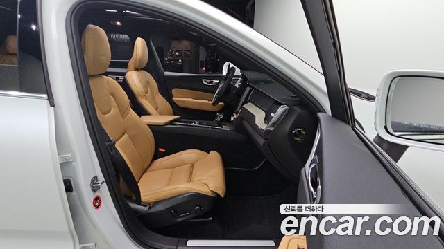 Volvo XC60 2020 — photo 12