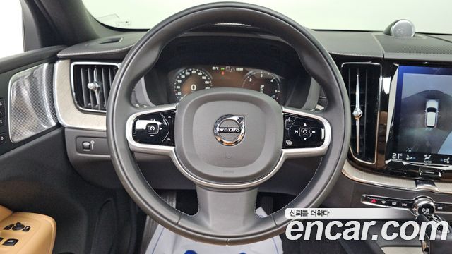Volvo XC60 2020 — photo 13
