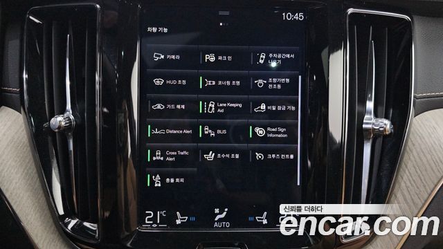 Volvo XC60 2020 — photo 16
