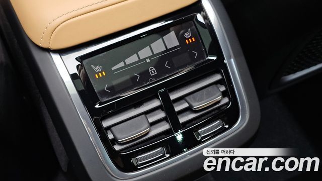Volvo XC60 2020 — photo 18
