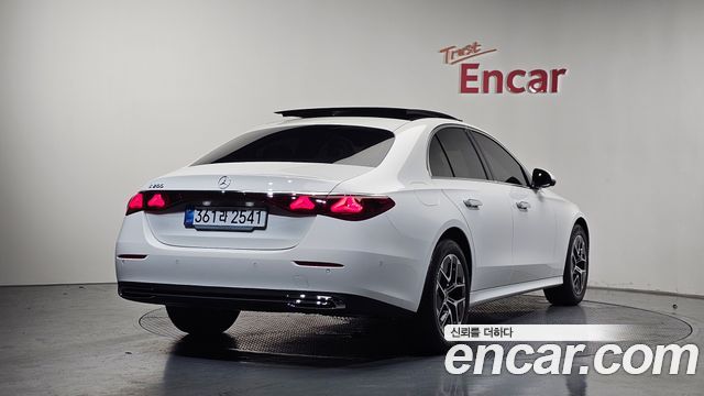 Mercedes-Benz E-Class 2026 — photo 2