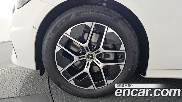 Mercedes-Benz E-Class 2026 — photo 7