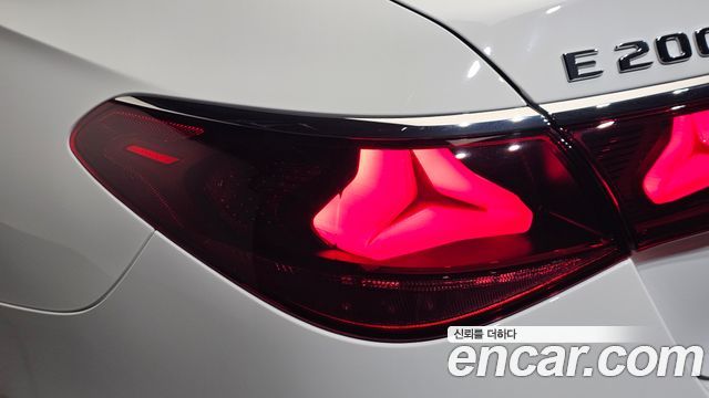 Mercedes-Benz E-Class 2026 — photo 9