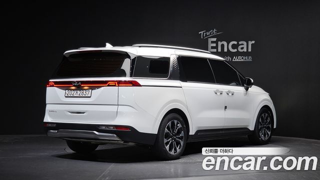 Kia Canival 2023 — photo 2