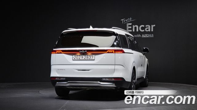 Kia Canival 2023 — photo 4