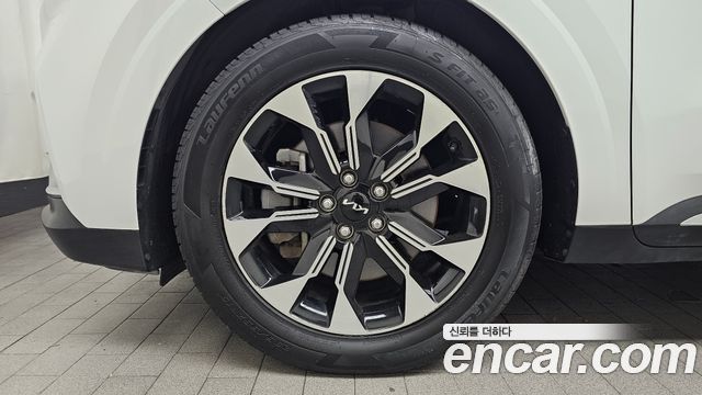 Kia Canival 2023 — photo 5
