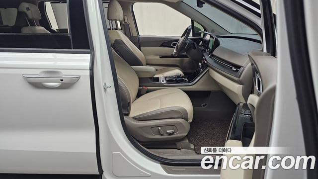 Kia Canival 2023 — photo 11