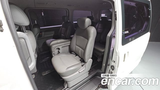 Hyundai Starex 2012 — photo 18