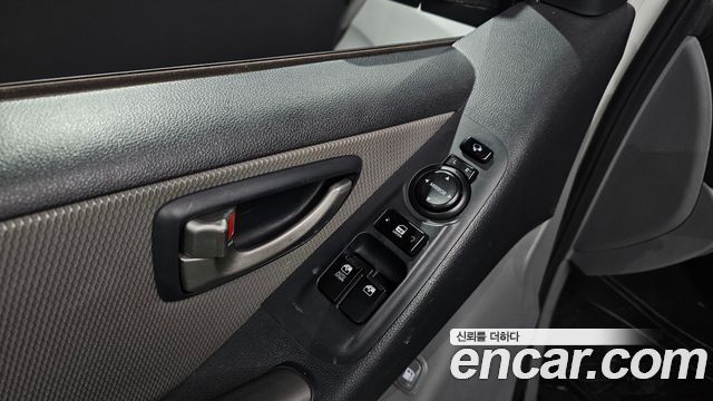 Hyundai Starex 2012 — photo 29