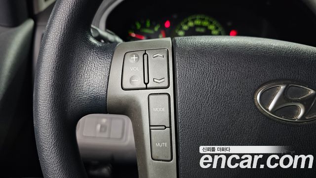 Hyundai Starex 2012 — photo 30