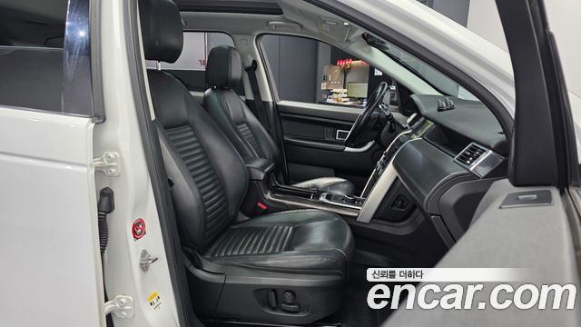 Land Rover Discovery Sport 2017 — photo 11