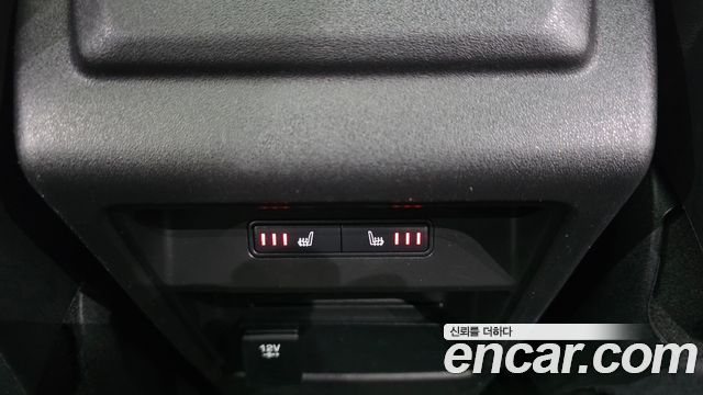 Land Rover Discovery Sport 2017 — photo 17