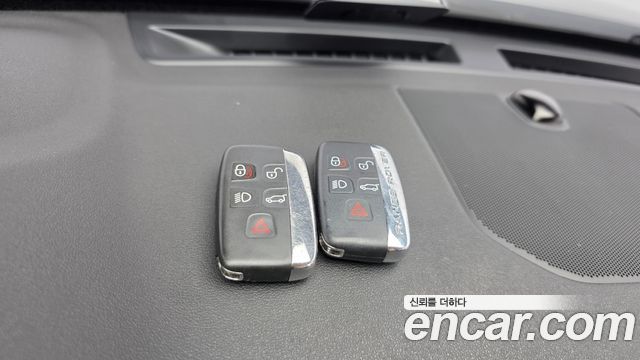 Land Rover Discovery Sport 2017 — photo 18