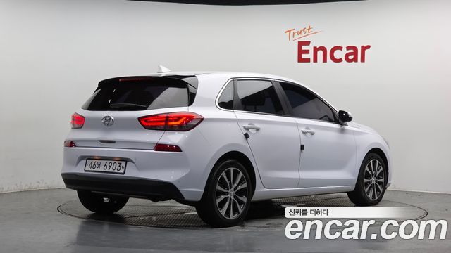 Hyundai i30 2018 — photo 2