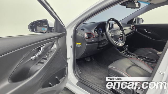 Hyundai i30 2018 — photo 13