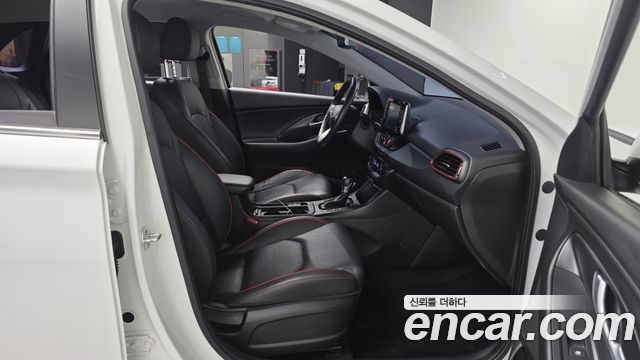 Hyundai i30 2018 — photo 17