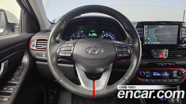 Hyundai i30 2018 — photo 19