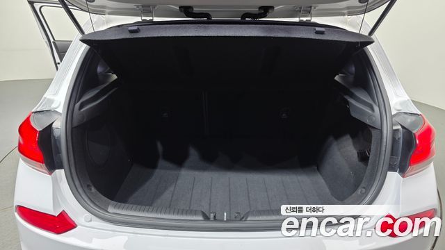 Hyundai i30 2018 — photo 26