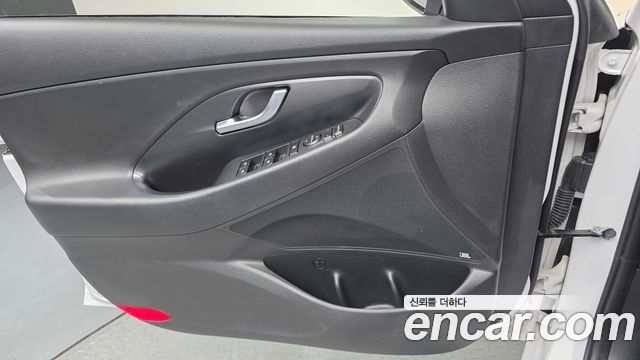 Hyundai i30 2018 — photo 14