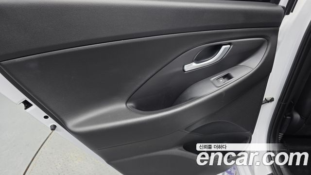 Hyundai i30 2018 — photo 15