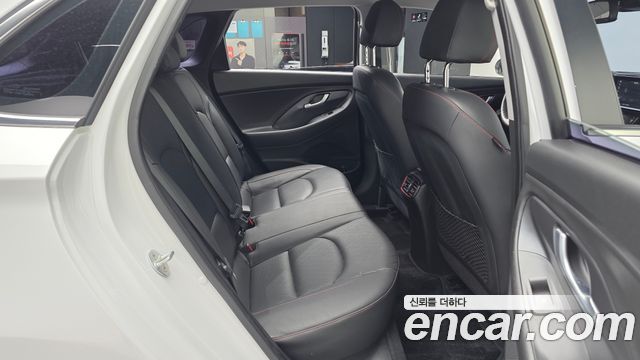 Hyundai i30 2018 — photo 16