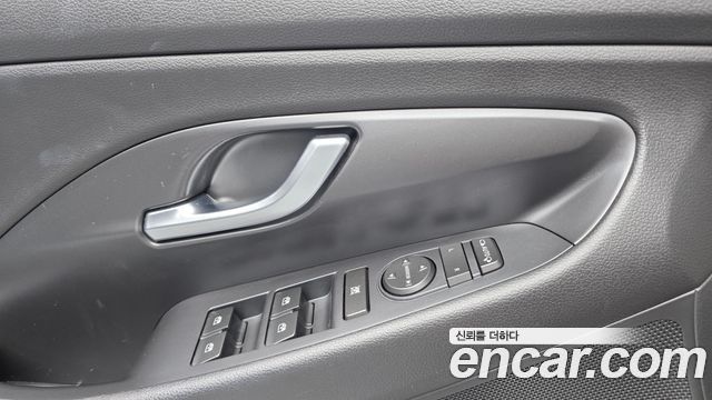 Hyundai i30 2018 — photo 29