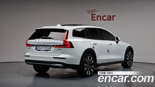 Volvo V60 2025 — photo 2