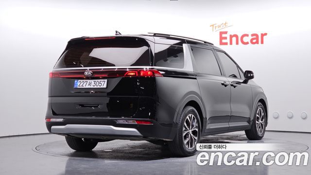Kia Canival 2021 — photo 2