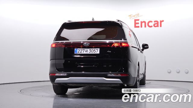 Kia Canival 2021 — photo 4