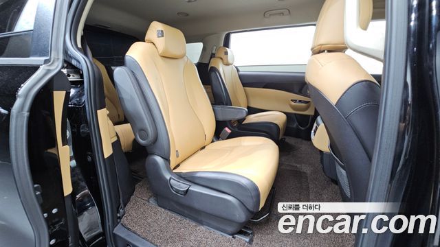 Kia Canival 2021 — photo 11