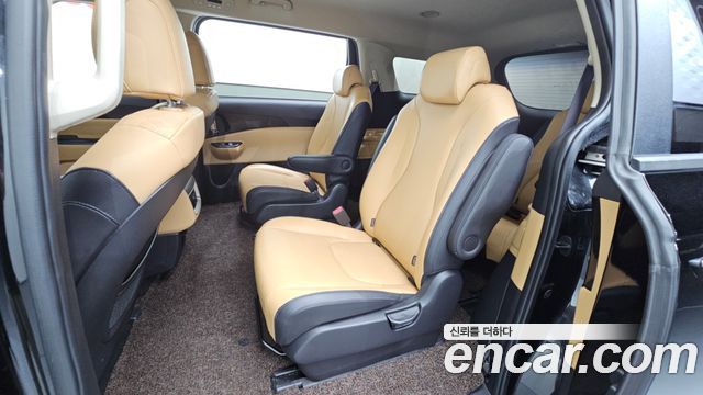 Kia Canival 2021 — photo 12